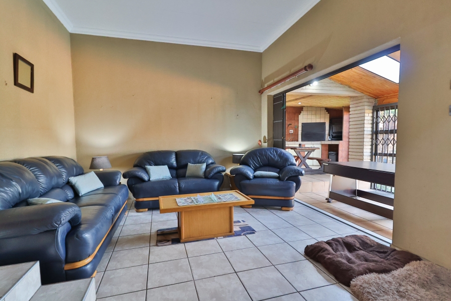 5 Bedroom Property for Sale in Moreleta Park Gauteng