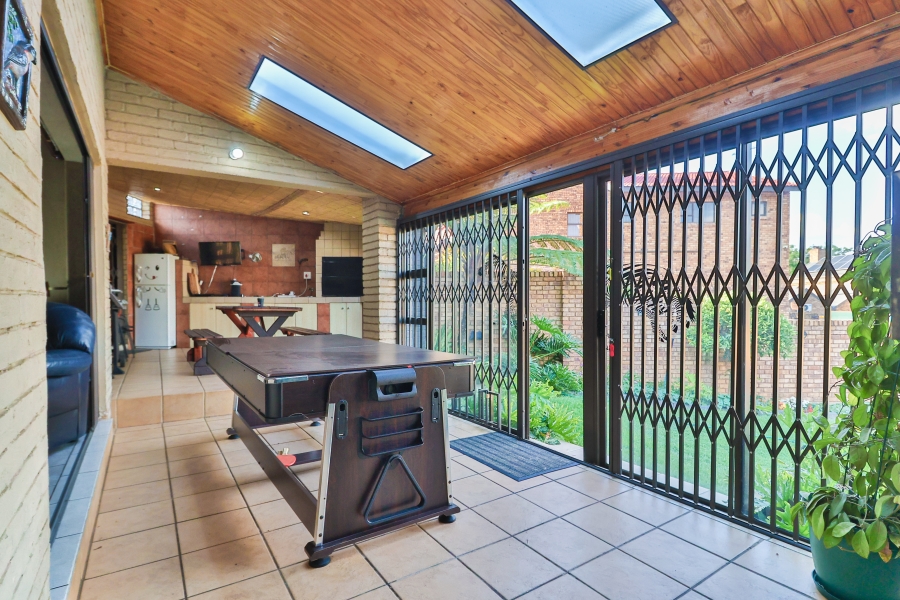 5 Bedroom Property for Sale in Moreleta Park Gauteng