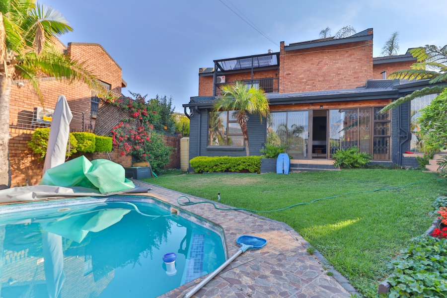 5 Bedroom Property for Sale in Moreleta Park Gauteng