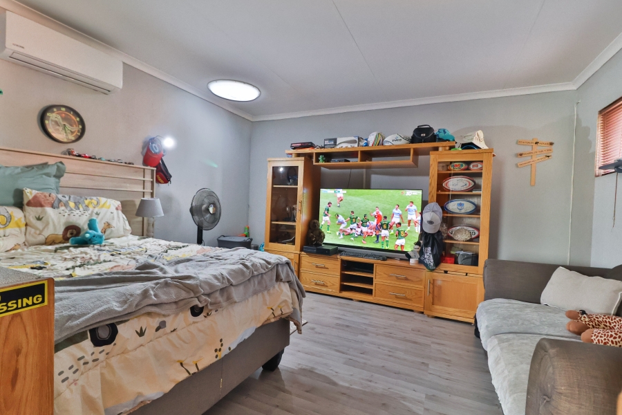 5 Bedroom Property for Sale in Moreleta Park Gauteng