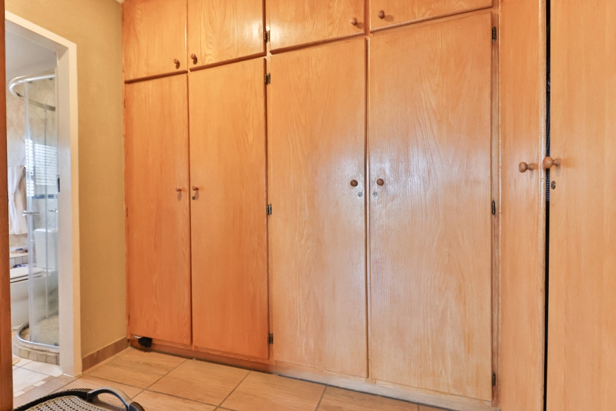 5 Bedroom Property for Sale in Moreleta Park Gauteng