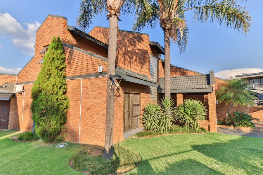 5 Bedroom Property for Sale in Moreleta Park Gauteng