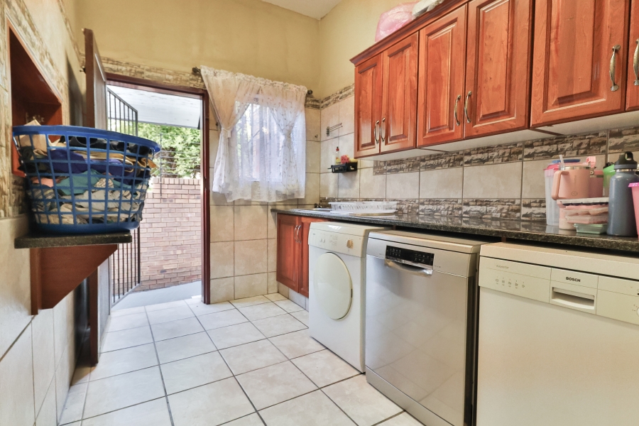 5 Bedroom Property for Sale in Moreleta Park Gauteng