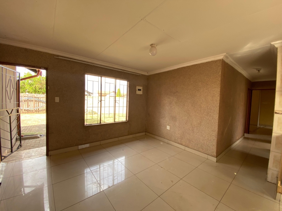 3 Bedroom Property for Sale in Lakeside Gauteng