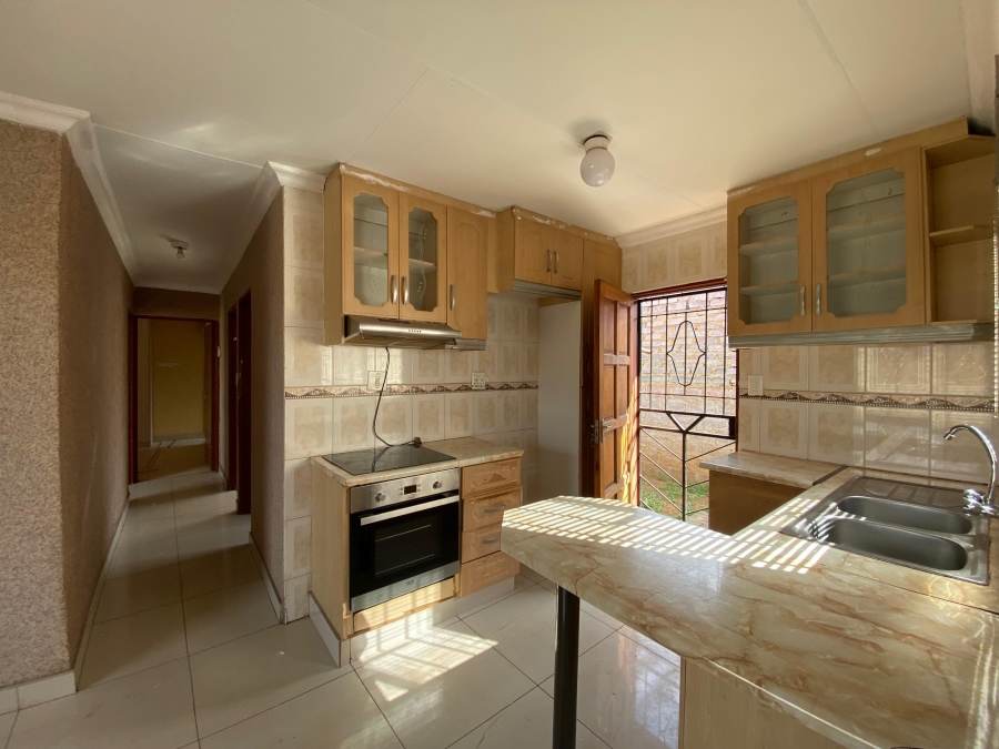 3 Bedroom Property for Sale in Lakeside Gauteng