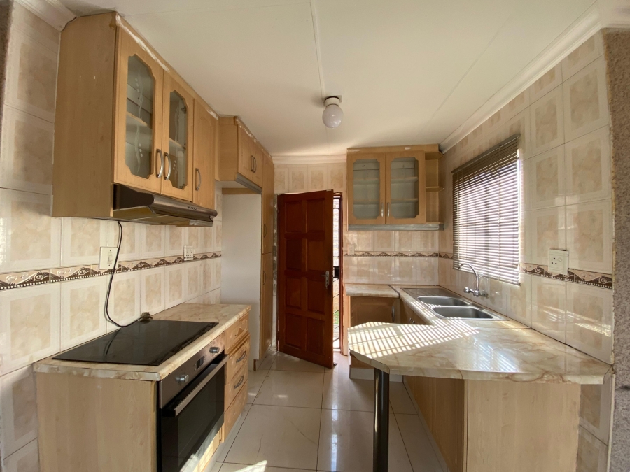 3 Bedroom Property for Sale in Lakeside Gauteng