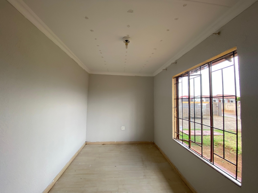 3 Bedroom Property for Sale in Lakeside Gauteng