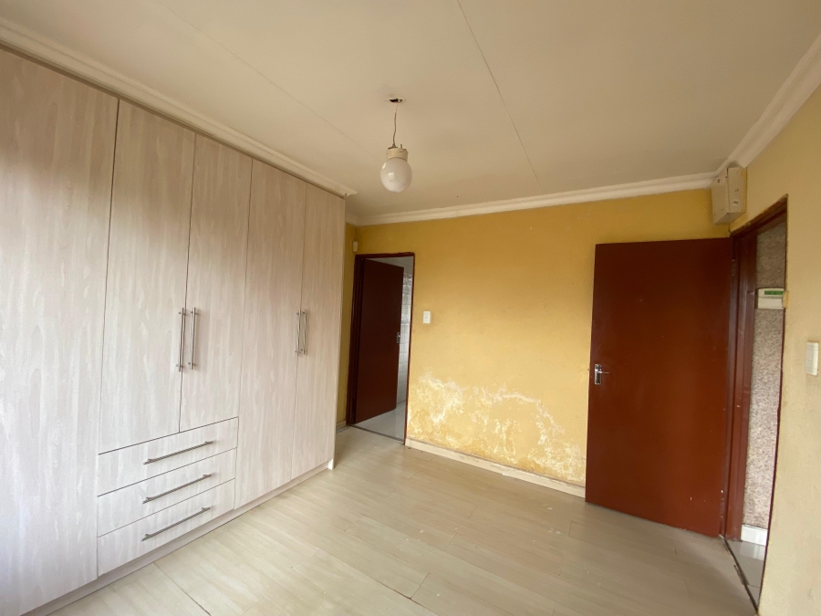 3 Bedroom Property for Sale in Lakeside Gauteng