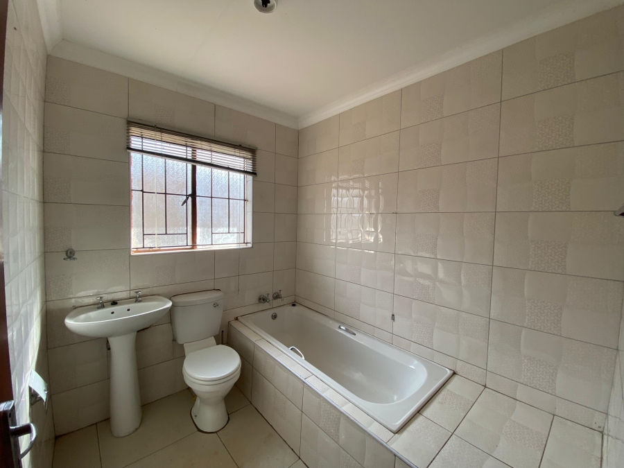 3 Bedroom Property for Sale in Lakeside Gauteng