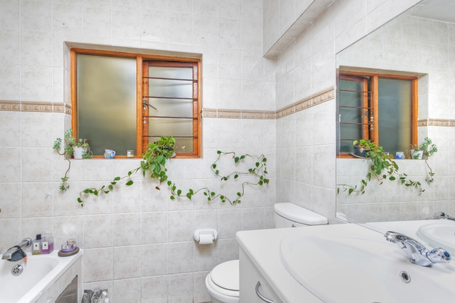 2 Bedroom Property for Sale in Sunninghill Gauteng