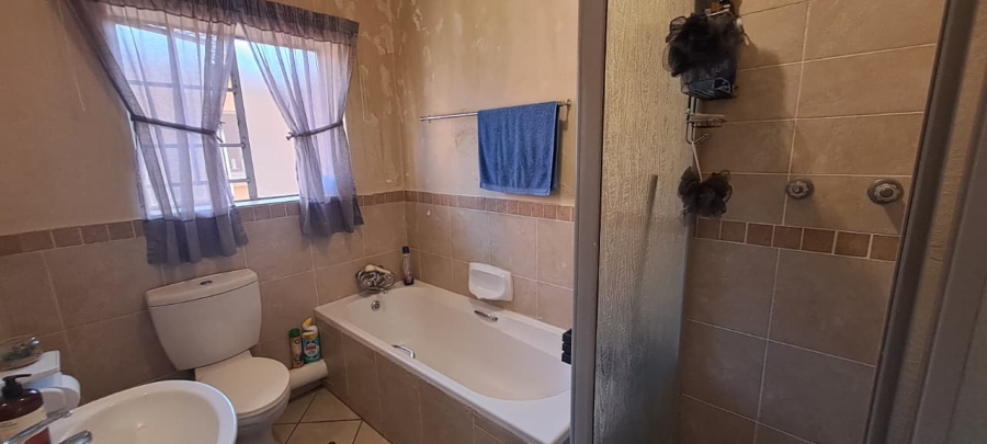 2 Bedroom Property for Sale in Noordwyk Gauteng