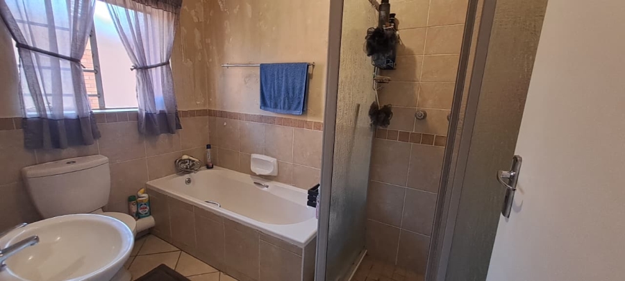 2 Bedroom Property for Sale in Noordwyk Gauteng