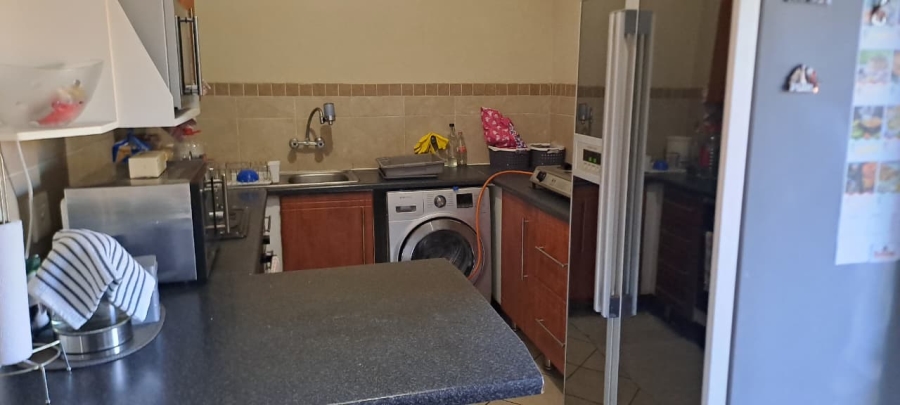 2 Bedroom Property for Sale in Noordwyk Gauteng
