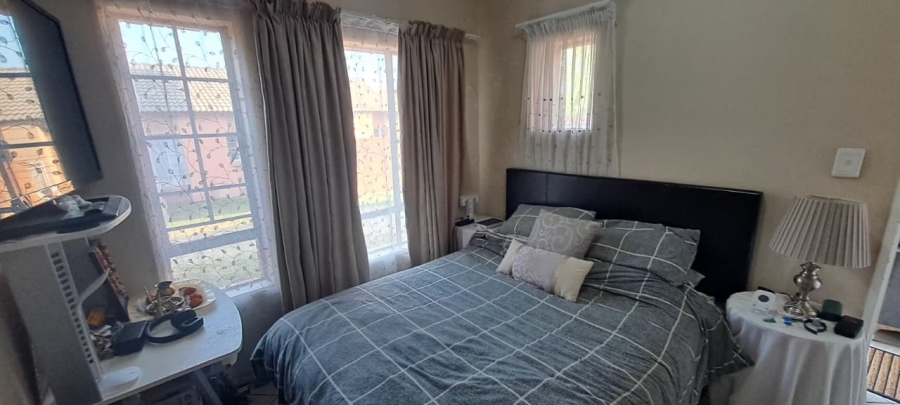 2 Bedroom Property for Sale in Noordwyk Gauteng