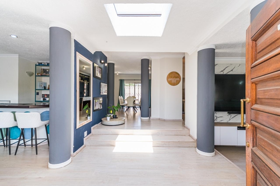 3 Bedroom Property for Sale in Buccleuch Gauteng