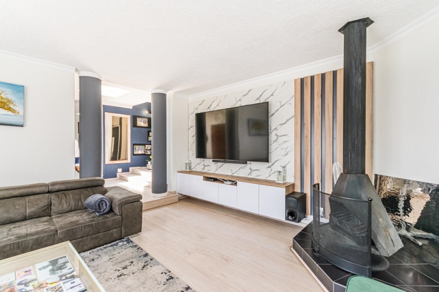 3 Bedroom Property for Sale in Buccleuch Gauteng