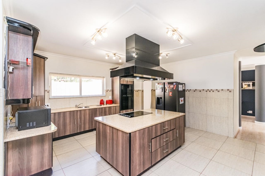 3 Bedroom Property for Sale in Buccleuch Gauteng