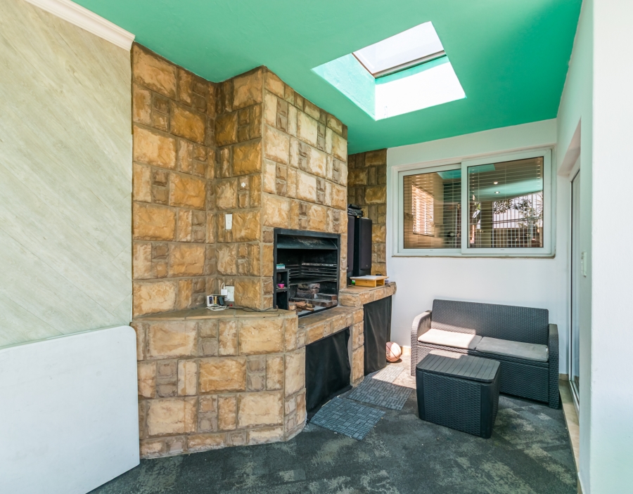 3 Bedroom Property for Sale in Buccleuch Gauteng