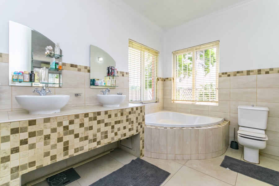 3 Bedroom Property for Sale in Buccleuch Gauteng