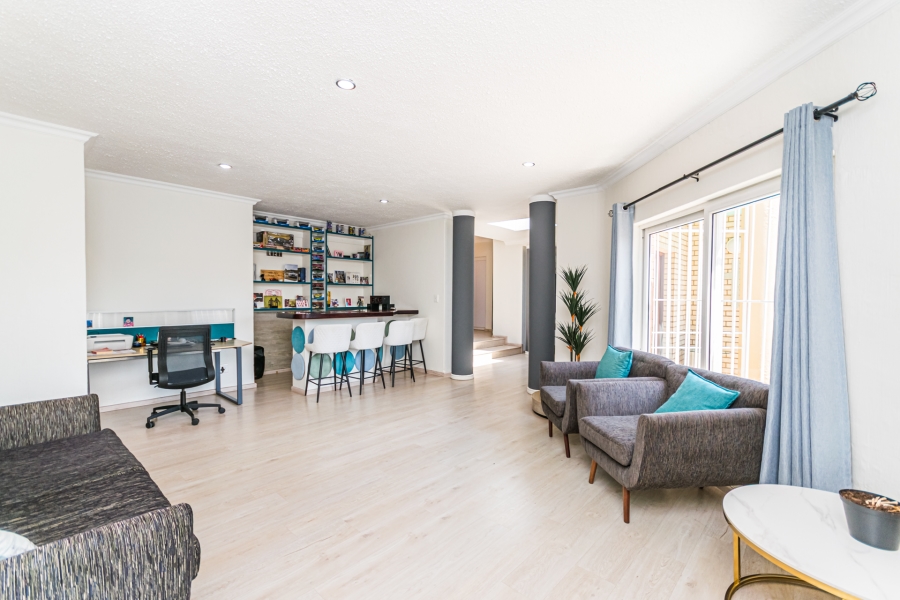 3 Bedroom Property for Sale in Buccleuch Gauteng