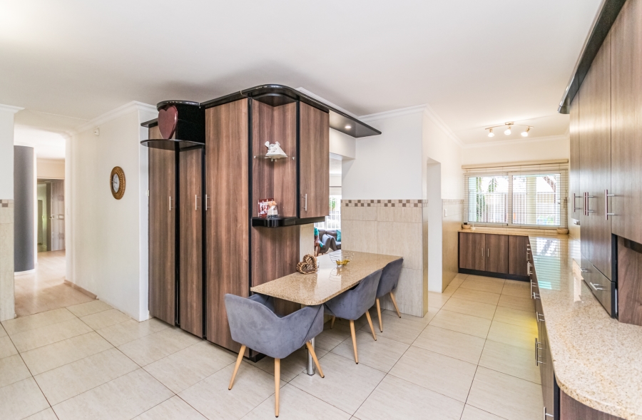 3 Bedroom Property for Sale in Buccleuch Gauteng