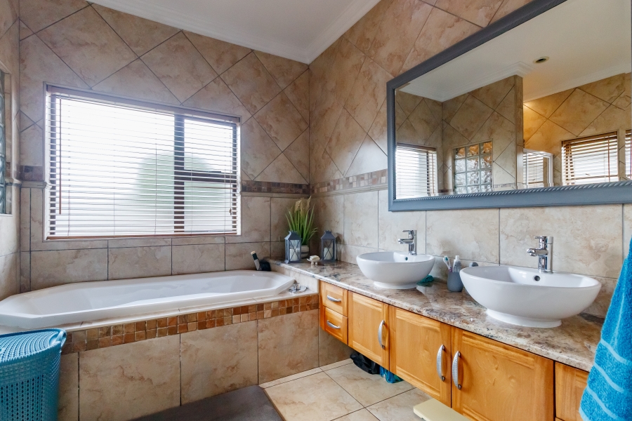 4 Bedroom Property for Sale in Midlands Estate Gauteng