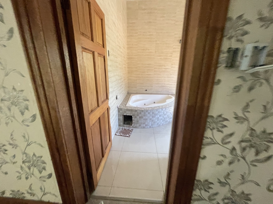 8 Bedroom Property for Sale in Auckland Park Gauteng