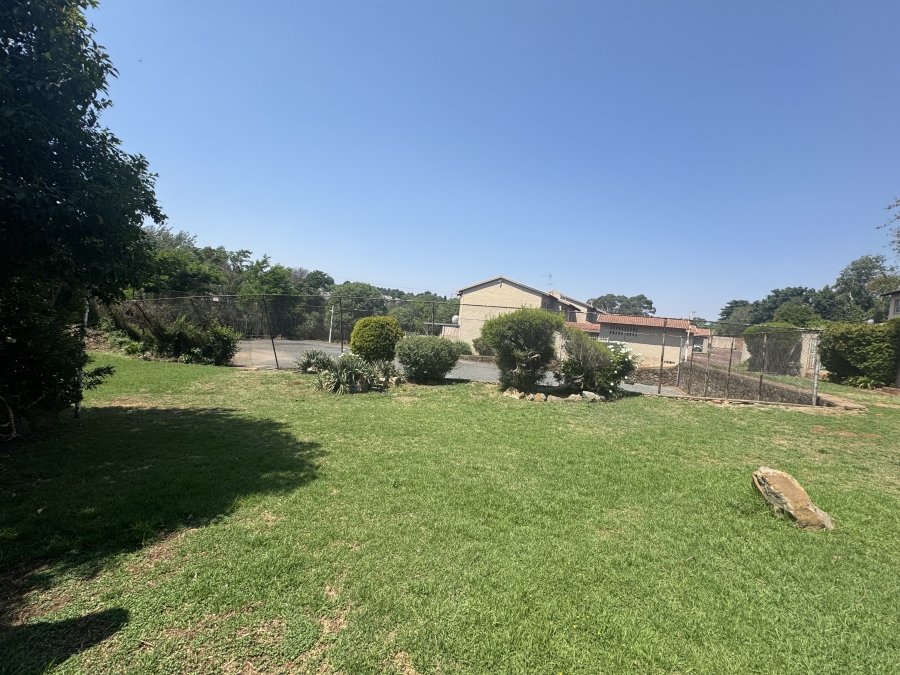 4 Bedroom Property for Sale in Corlett Gardens Gauteng