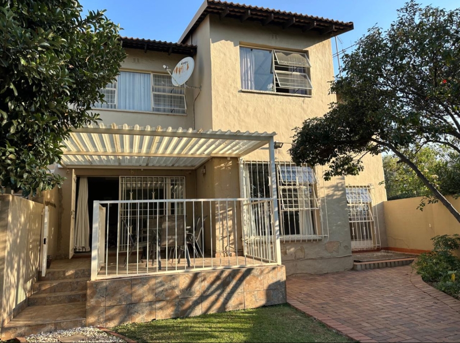 4 Bedroom Property for Sale in Corlett Gardens Gauteng