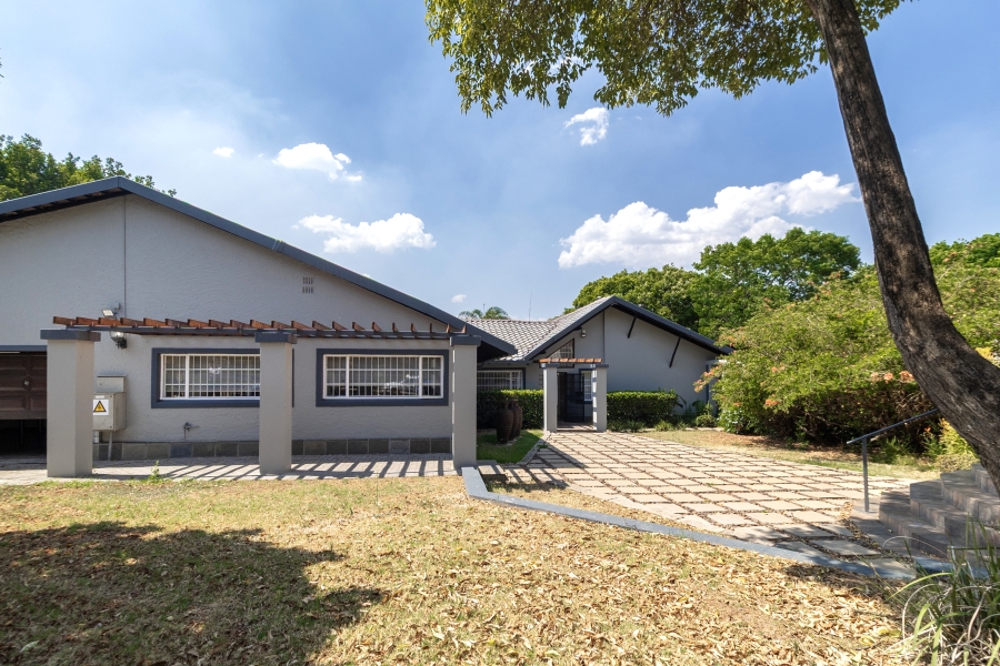 5 Bedroom Property for Sale in Ashlea Gardens Gauteng