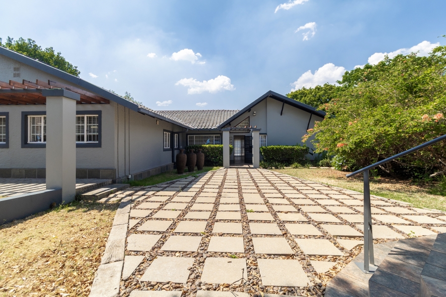 5 Bedroom Property for Sale in Ashlea Gardens Gauteng