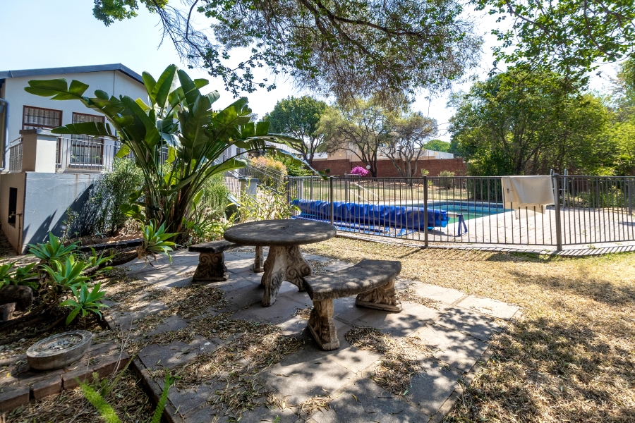 5 Bedroom Property for Sale in Ashlea Gardens Gauteng