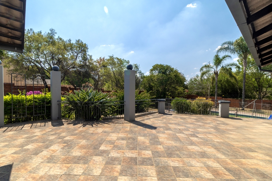 5 Bedroom Property for Sale in Ashlea Gardens Gauteng