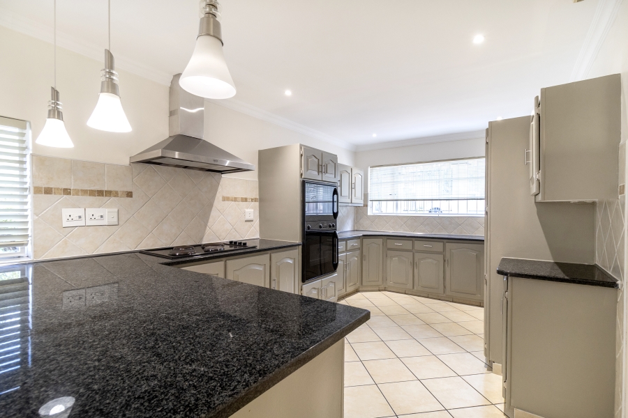 5 Bedroom Property for Sale in Ashlea Gardens Gauteng