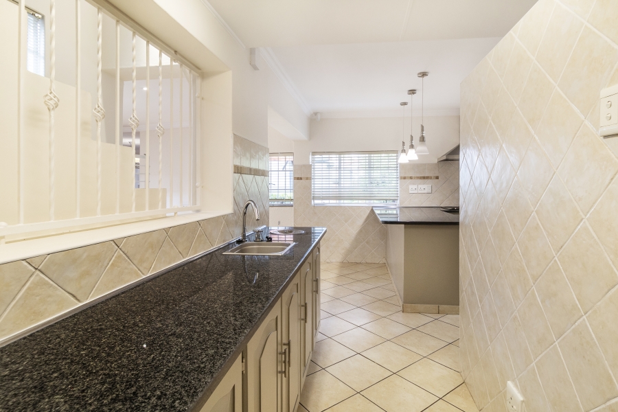 5 Bedroom Property for Sale in Ashlea Gardens Gauteng