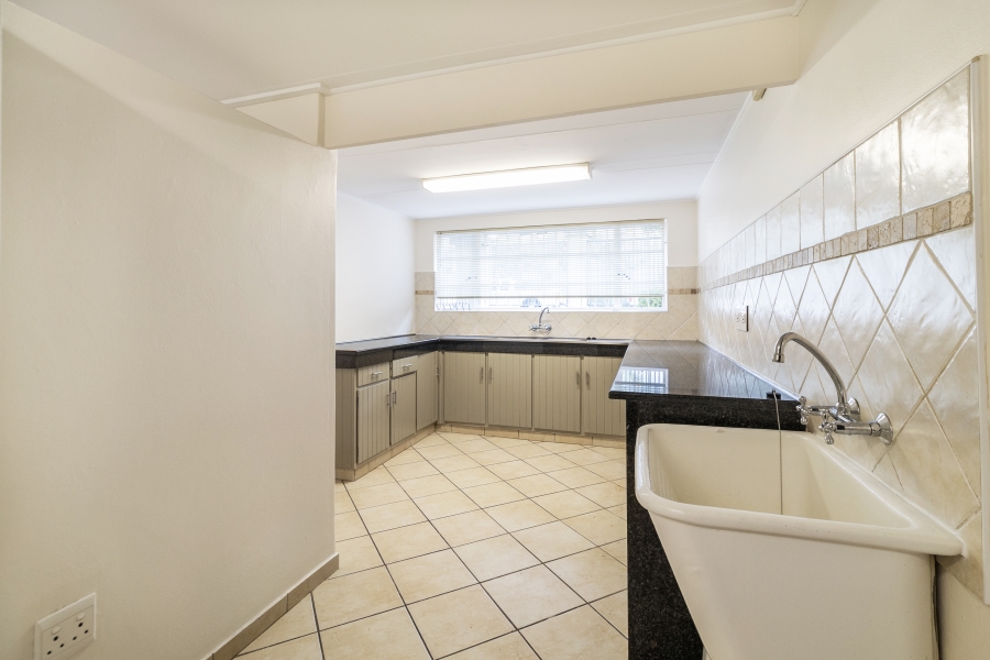5 Bedroom Property for Sale in Ashlea Gardens Gauteng