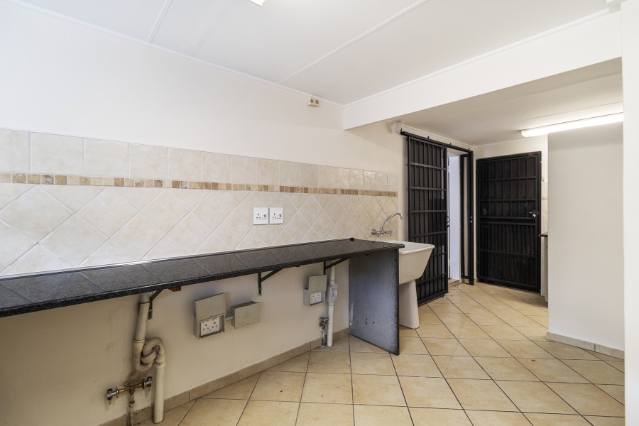 5 Bedroom Property for Sale in Ashlea Gardens Gauteng