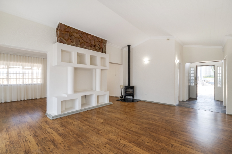 5 Bedroom Property for Sale in Ashlea Gardens Gauteng