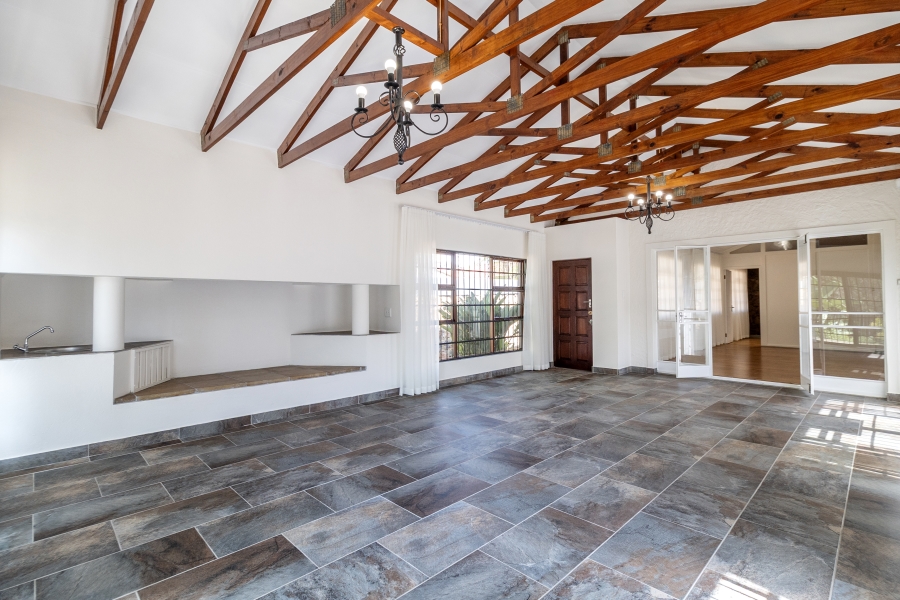 5 Bedroom Property for Sale in Ashlea Gardens Gauteng