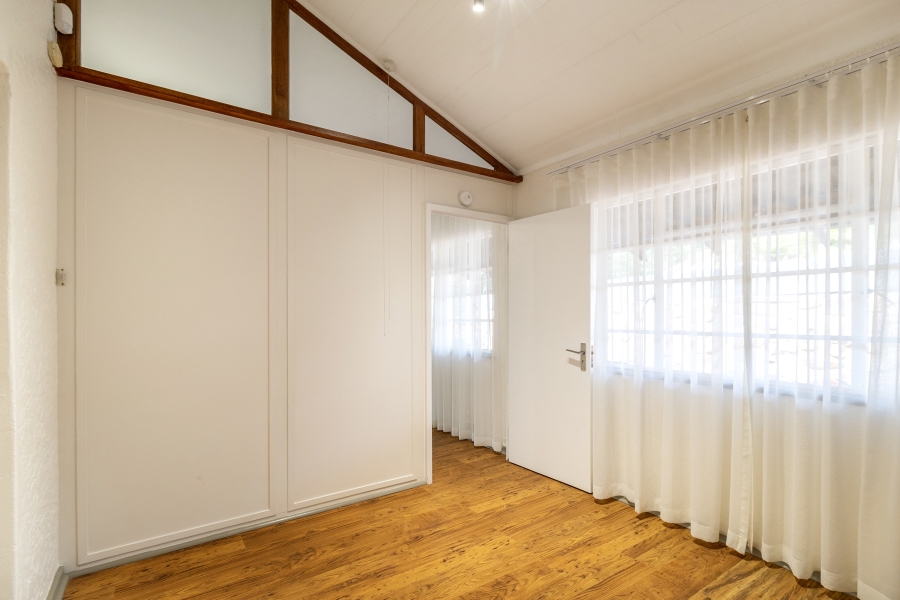 5 Bedroom Property for Sale in Ashlea Gardens Gauteng