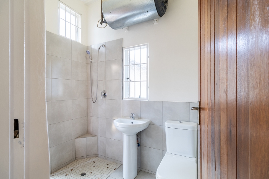 5 Bedroom Property for Sale in Ashlea Gardens Gauteng