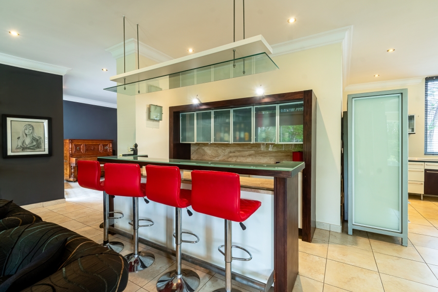 6 Bedroom Property for Sale in Waterkloof Ridge Gauteng