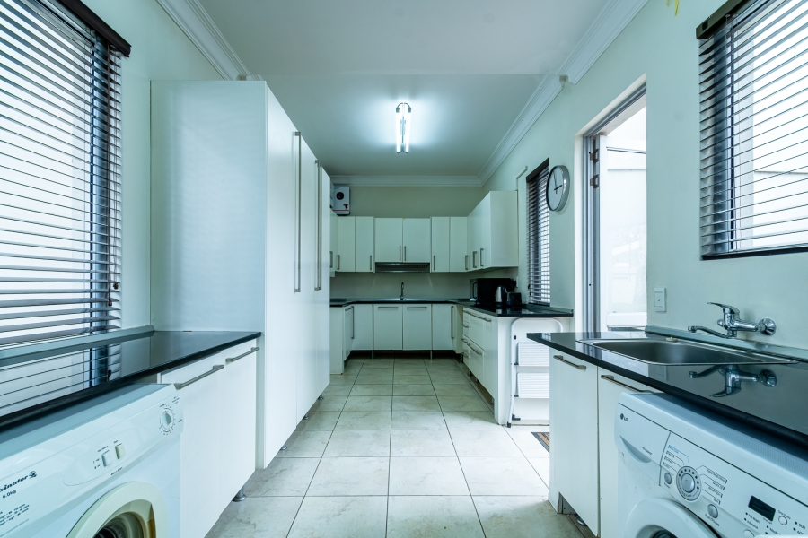 6 Bedroom Property for Sale in Waterkloof Ridge Gauteng