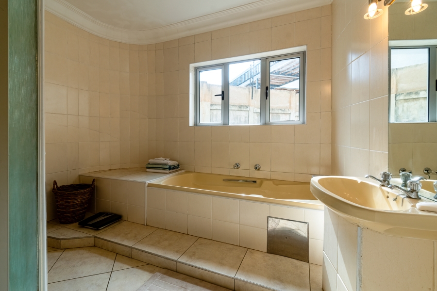 6 Bedroom Property for Sale in Waterkloof Ridge Gauteng