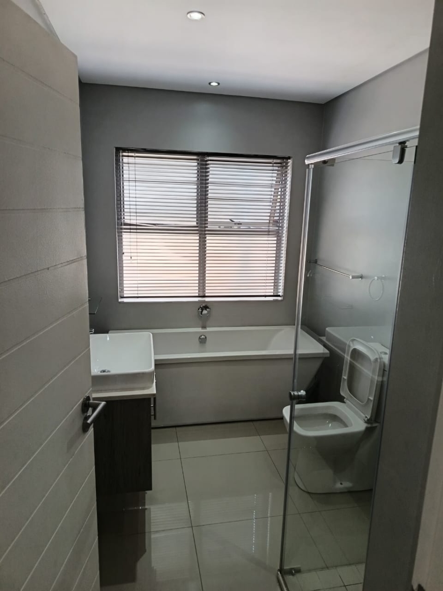 3 Bedroom Property for Sale in Broadacres Gauteng
