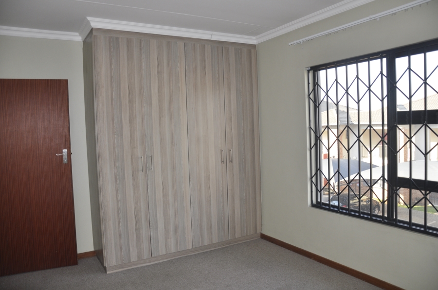 2 Bedroom Property for Sale in Noordwyk Gauteng