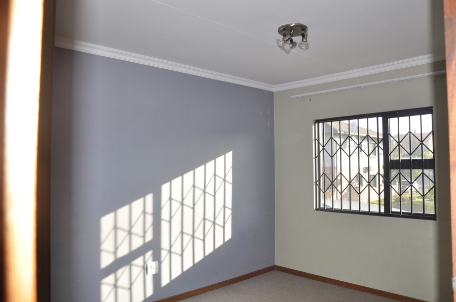 2 Bedroom Property for Sale in Noordwyk Gauteng