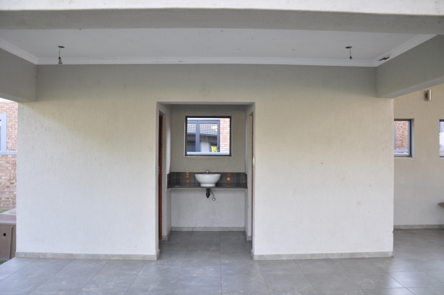 2 Bedroom Property for Sale in Noordwyk Gauteng