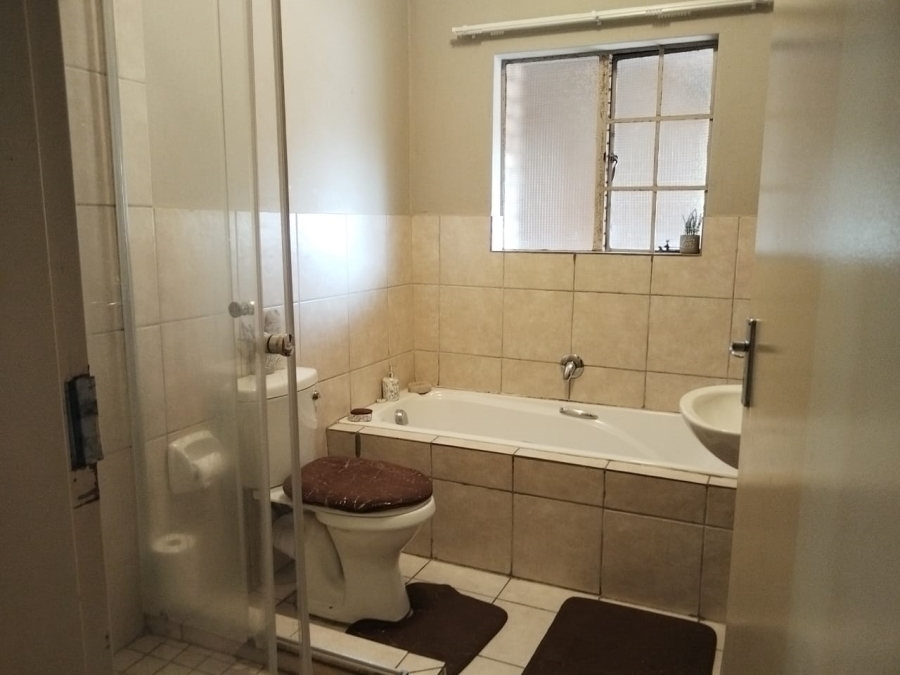 2 Bedroom Property for Sale in North Riding Gauteng