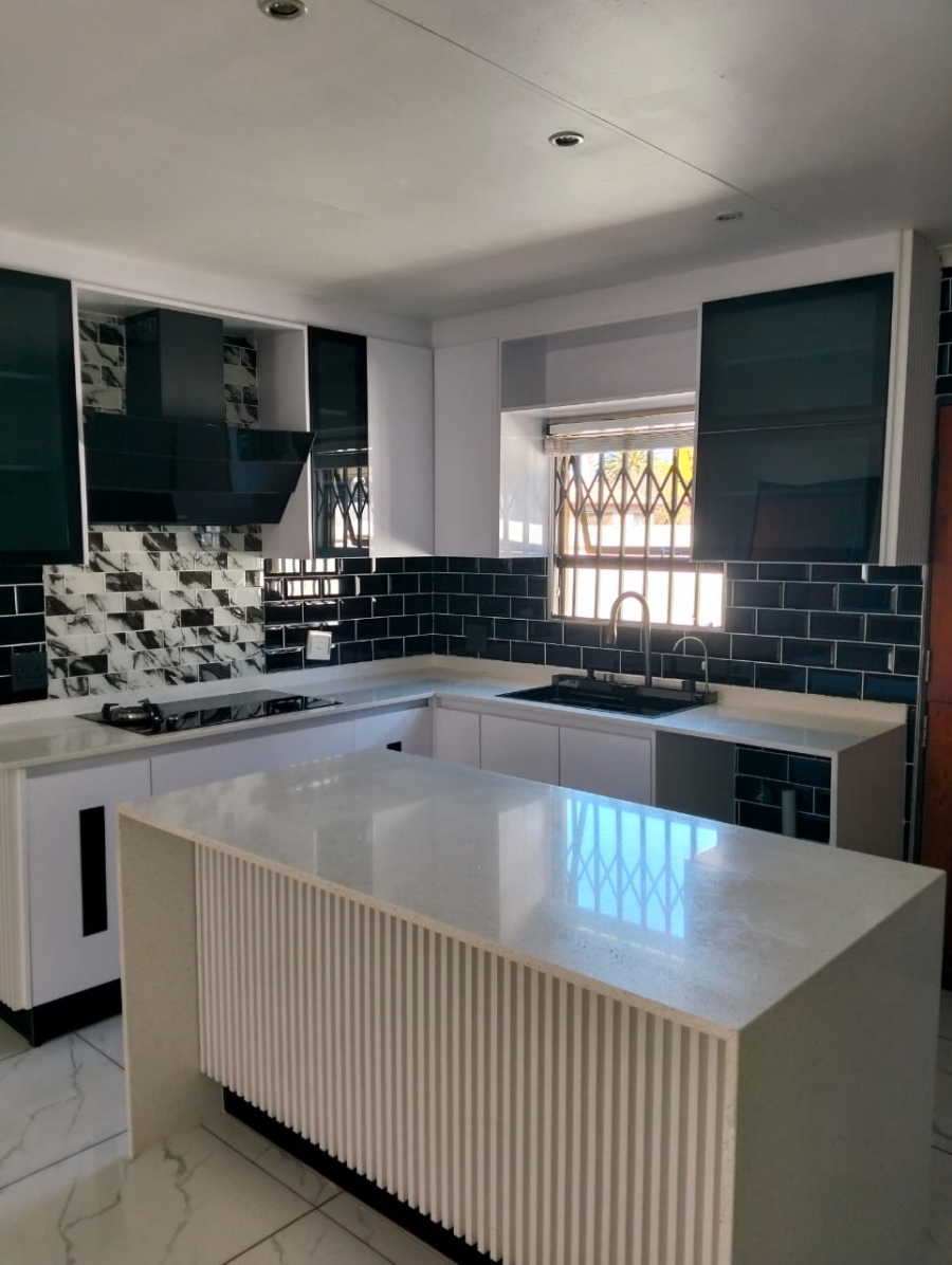 4 Bedroom Property for Sale in Klippoortje Gauteng